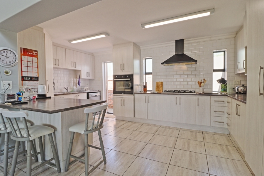 3 Bedroom Property for Sale in Hartenbos Central Western Cape